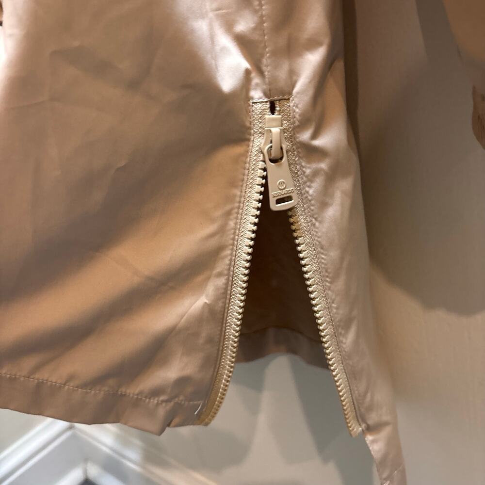 Bernardo Beige Long Lightweight Raincoat- Size M Minimalist - Picture 5 of 8